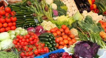 تباين أسعار الخضار أول أيام عيد الفطر بين انخفاض 4 أصناف وقفزة بالخيار